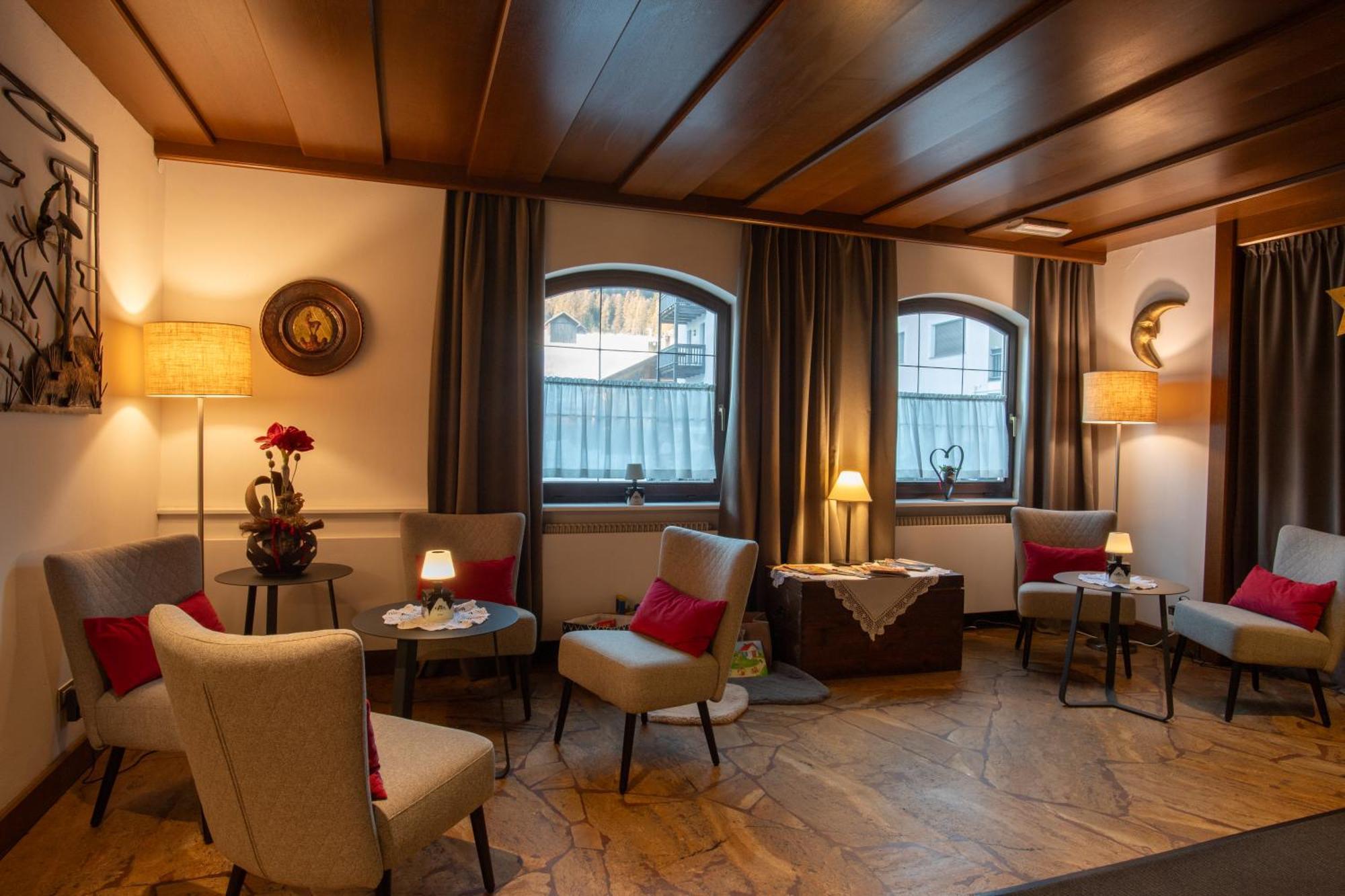 Hotel Mondschein Sexten Exterior photo